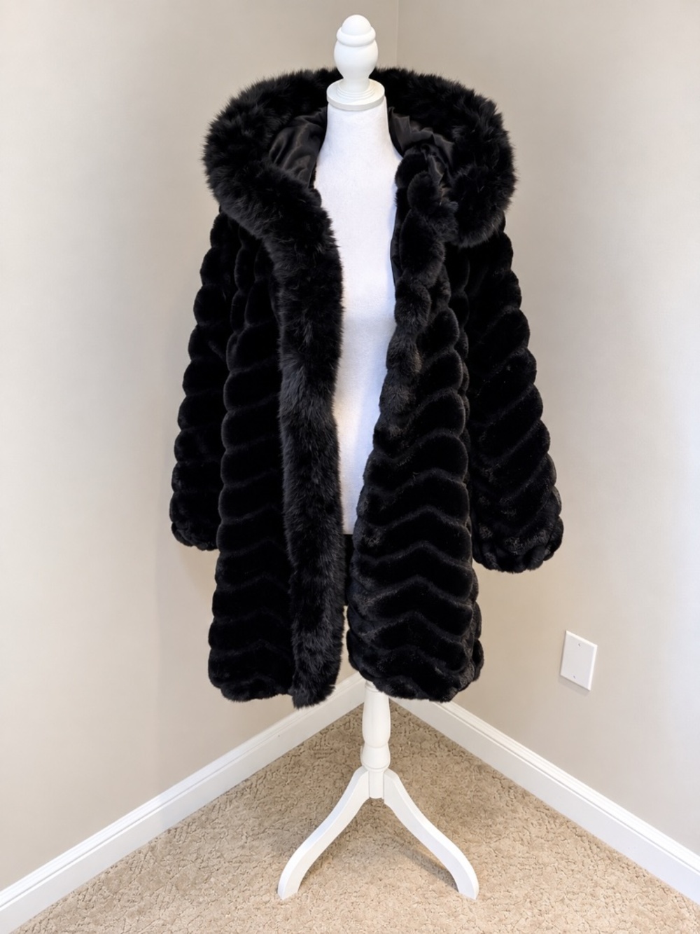 Gallery Black Hooded Heavyweight Faux Fur Coat Large NWOT - Picture 8 of 10